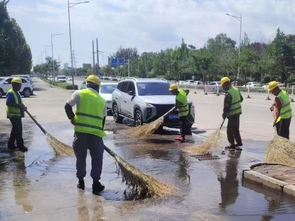 海港區(qū)某小區(qū)污水管網(wǎng)搶修工作 (1)